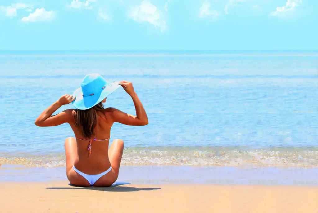 dicas para guardar seus pertences com segurança quando estiver sozinho na praia Aberbeach sungas de praia