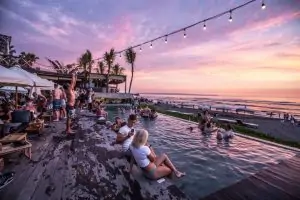 o que é pool party e festa na piscina, o que vestir, musicas e como fazer